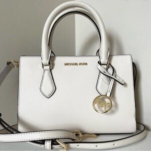 Michael Kors Sheila Small Satchel‎ Handbag in Cream